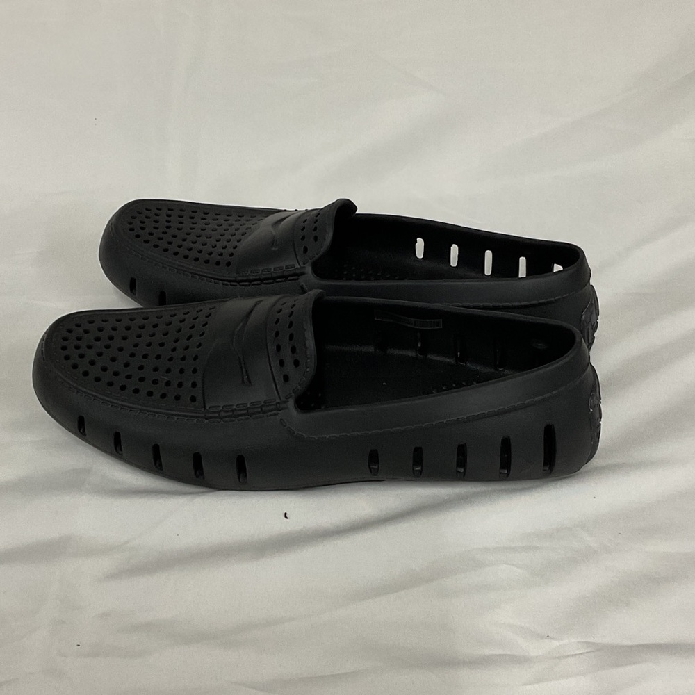 NWOT Men's Black floters Loafers